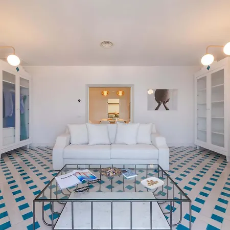 - Maison Marika アパート *