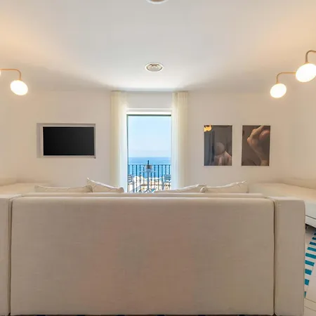 - Maison Marika アパート